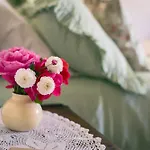 Le Prieure Sainte Croix Guest house Loudun