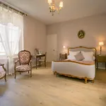 Le Prieure Sainte Croix Guest house