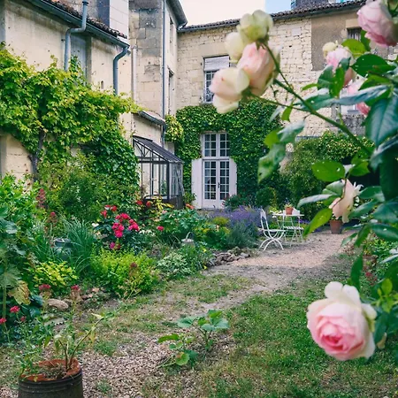 Le Prieure Sainte Croix 3* Loudun