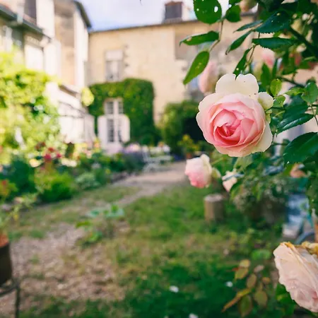 Le Prieure Sainte Croix 3* Loudun