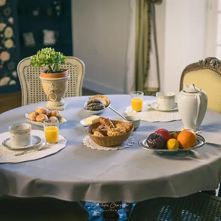 Le Prieure Sainte Croix Pensjonat 3*