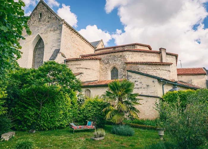 Le Prieure Sainte Croix בית הארחה לודה