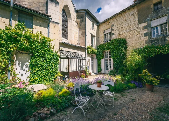 Le Prieure Sainte Croix 3*