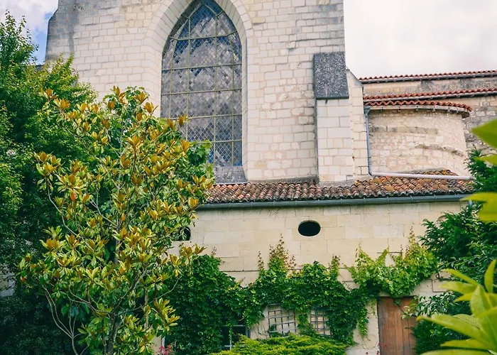 Le Prieure Sainte Croix 3* לודה